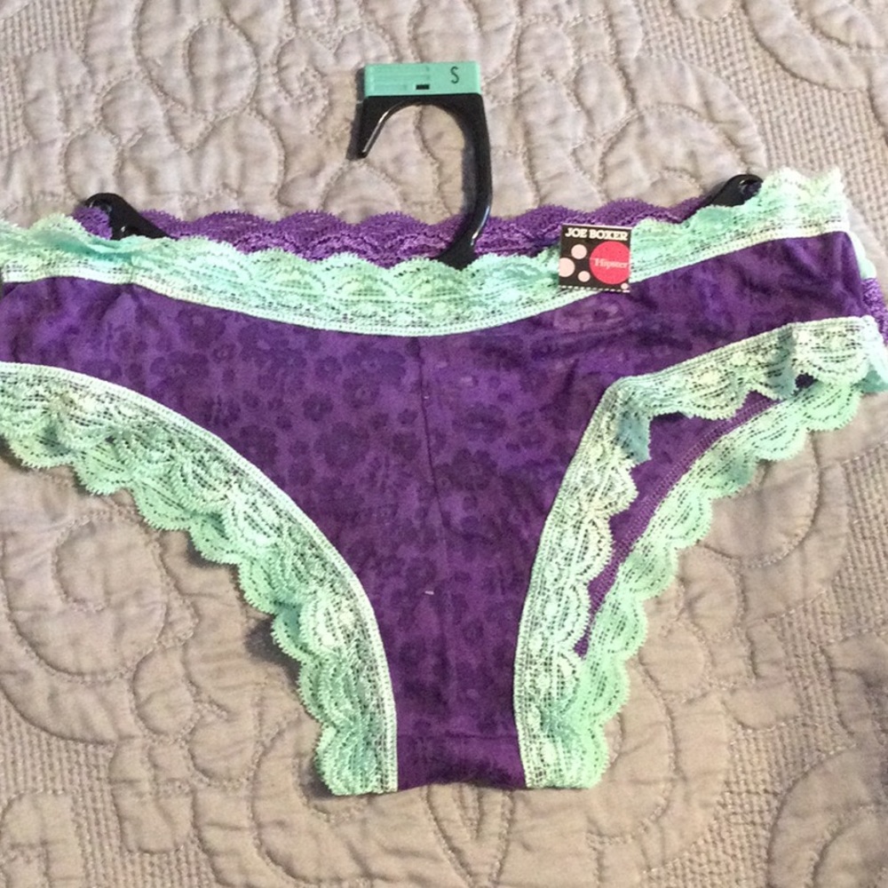 5-pair lot.2 pair hipsters, 3pair thongs